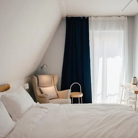 The Layhead Hotel *
